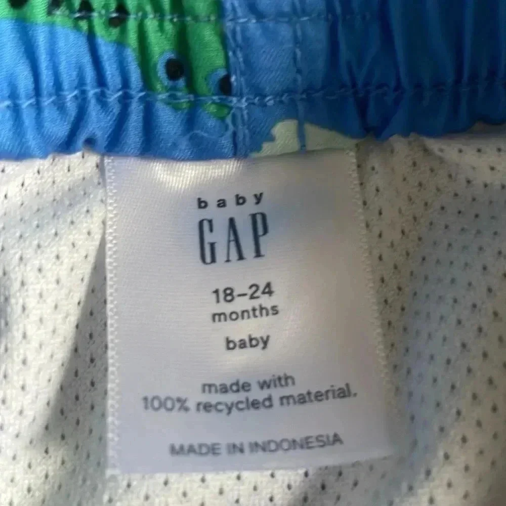 Nwt Baby Gap 18-24 mo. long-sleeve shirt crocodile rashguard swim bottoms 2pc